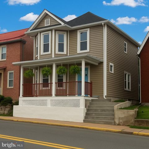 633 N QUEEN ST, Martinsburg, WV 25404