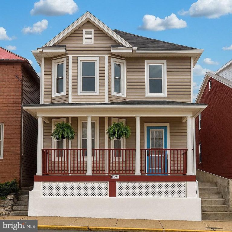633 N QUEEN ST, Martinsburg, WV 25404