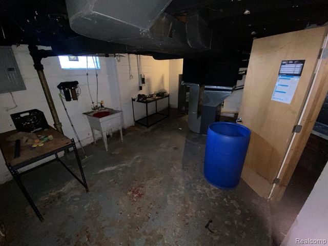 17151 Fenmore Street, Detroit, MI 48235