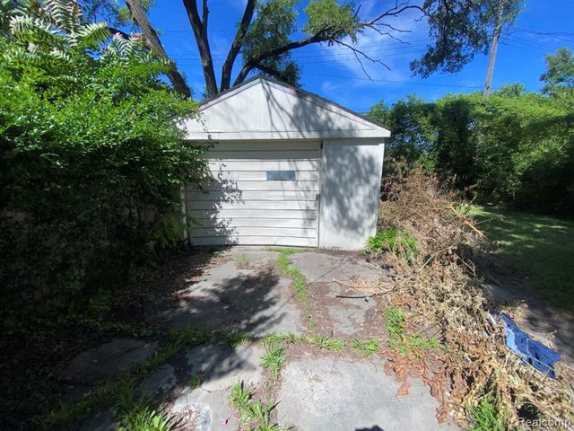 17151 Fenmore Street, Detroit, MI 48235