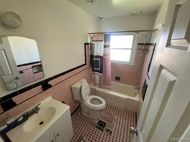 17151 Fenmore Street, Detroit, MI 48235