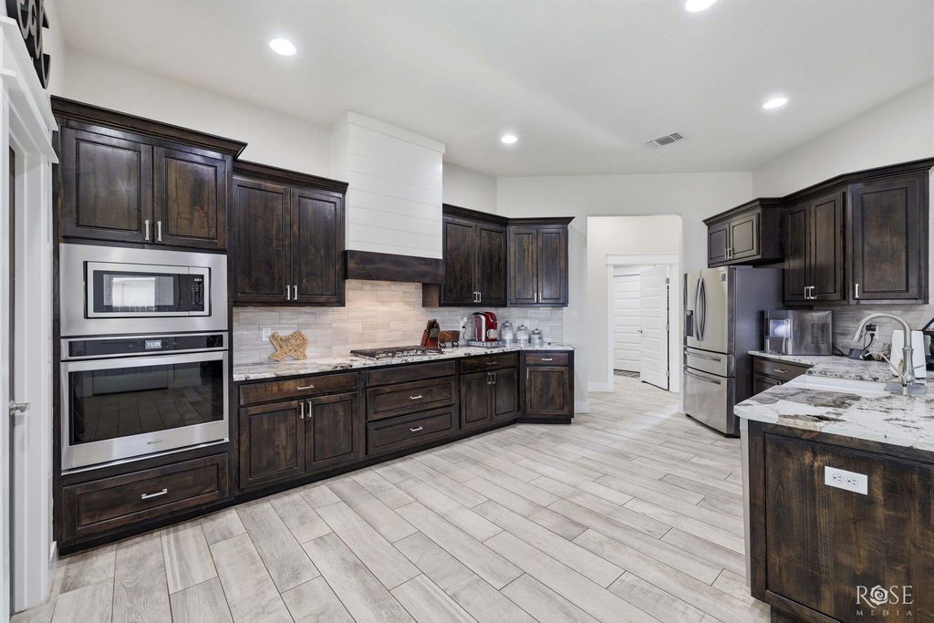 Image 13 of property listing at 4721 Karsten Creek Drive, San Angelo, TX 76904