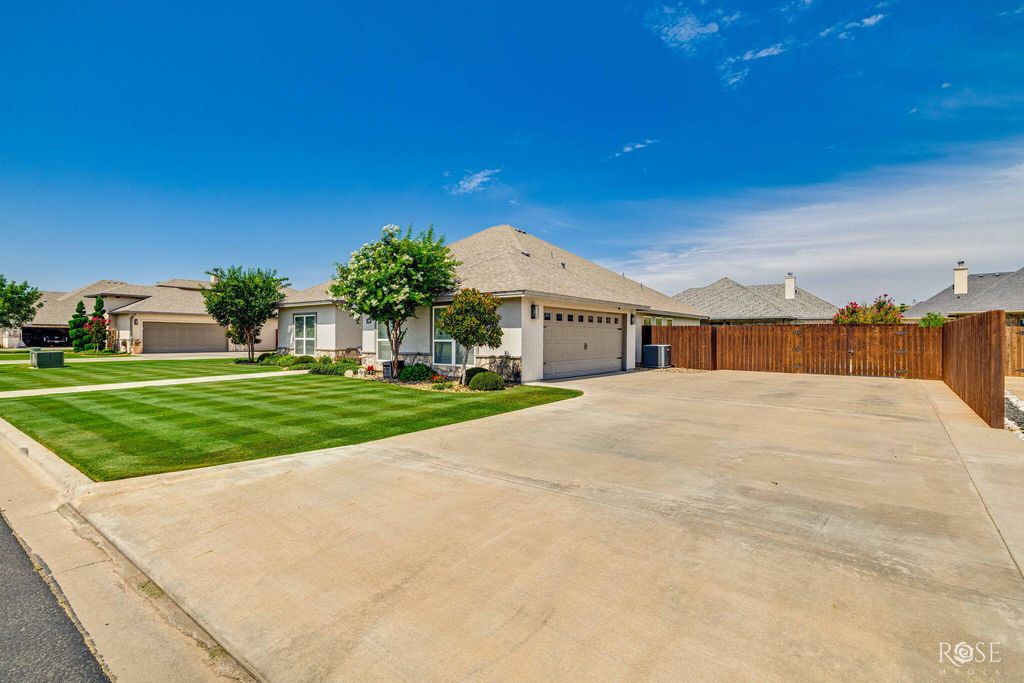 Image 2 of property listing at 4721 Karsten Creek Drive, San Angelo, TX 76904