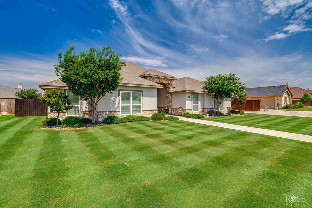 Image 3 of property listing at 4721 Karsten Creek Drive, San Angelo, TX 76904