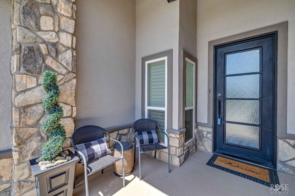 Image 5 of property listing at 4721 Karsten Creek Drive, San Angelo, TX 76904