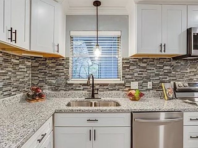 5709 Walraven Circle, Fort Worth, TX 76133