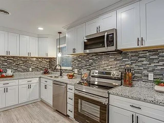 5709 Walraven Circle, Fort Worth, TX 76133