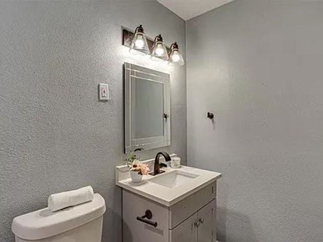 5709 Walraven Circle, Fort Worth, TX 76133