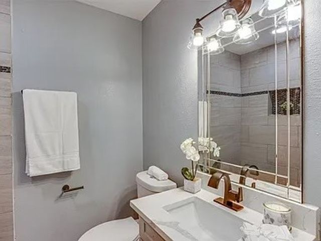 5709 Walraven Circle, Fort Worth, TX 76133