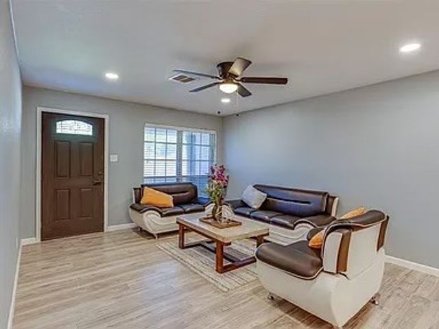 5709 Walraven Circle, Fort Worth, TX 76133