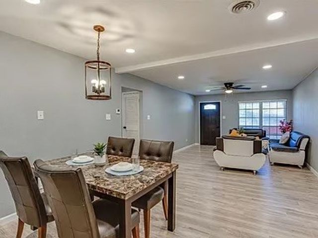 5709 Walraven Circle, Fort Worth, TX 76133