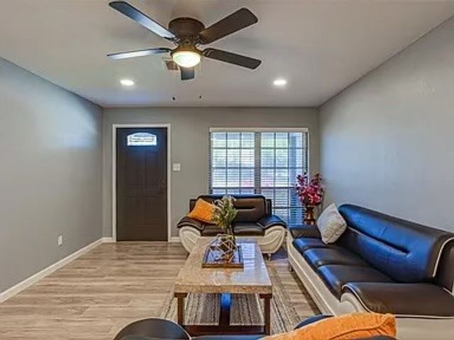 5709 Walraven Circle, Fort Worth, TX 76133
