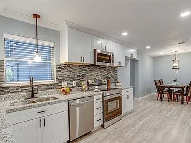 5709 Walraven Circle, Fort Worth, TX 76133