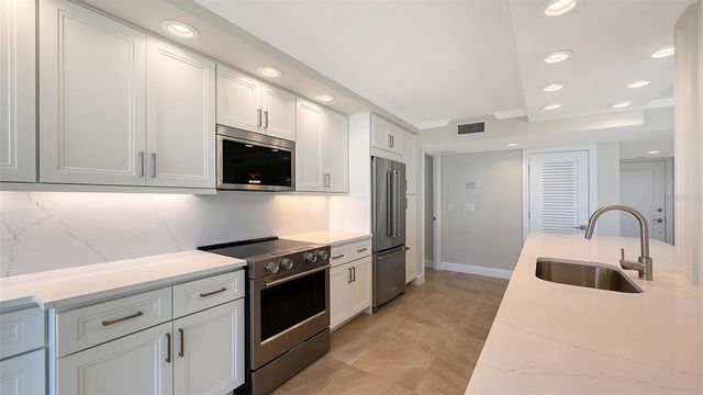 2425 GULF OF MEXICO DRIVE 1B, Longboat Key, FL 34228