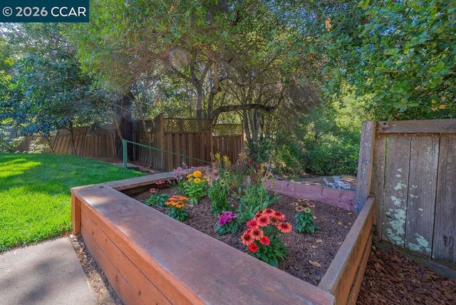 266 Orchard Rd, Orinda, CA 94563