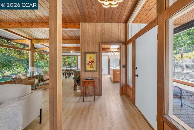 266 Orchard Rd, Orinda, CA 94563