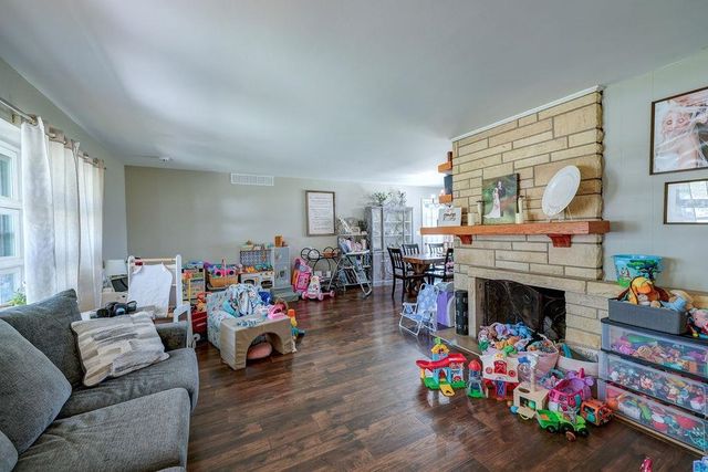 1421 E 12th Ave, Winfield, KS 67156