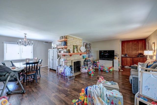 1421 E 12th Ave, Winfield, KS 67156