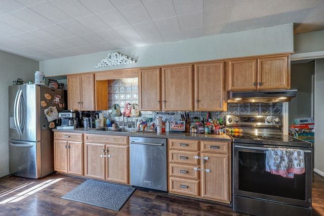 1421 E 12th Ave, Winfield, KS 67156