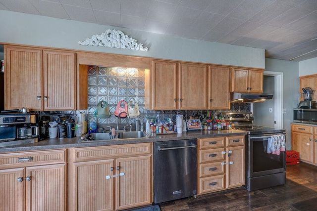 1421 E 12th Ave, Winfield, KS 67156