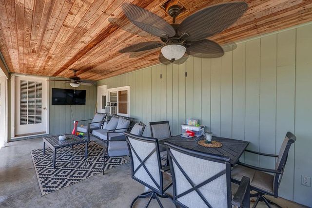 1421 E 12th Ave, Winfield, KS 67156