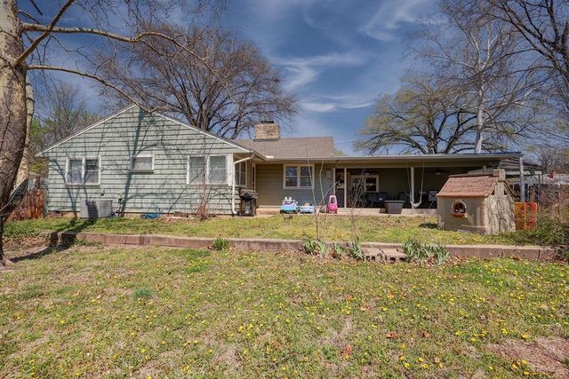 1421 E 12th Ave, Winfield, KS 67156
