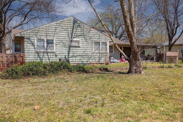 1421 E 12th Ave, Winfield, KS 67156