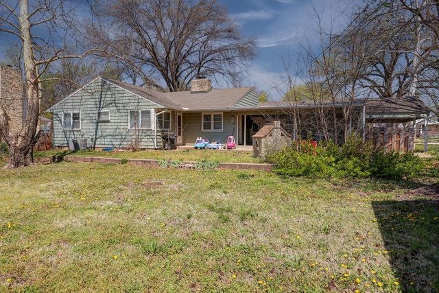 1421 E 12th Ave, Winfield, KS 67156