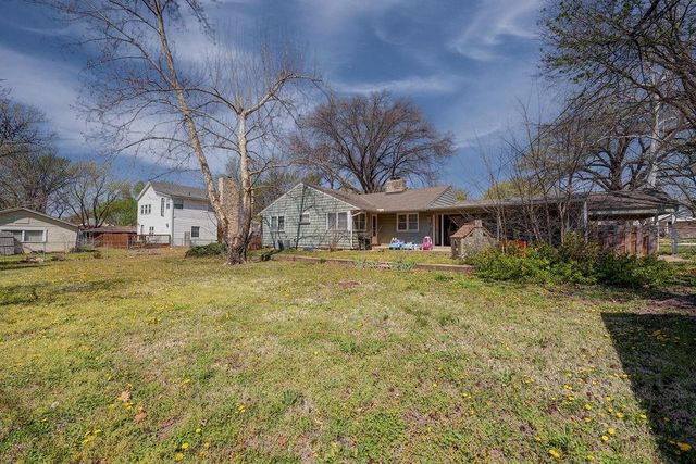 1421 E 12th Ave, Winfield, KS 67156