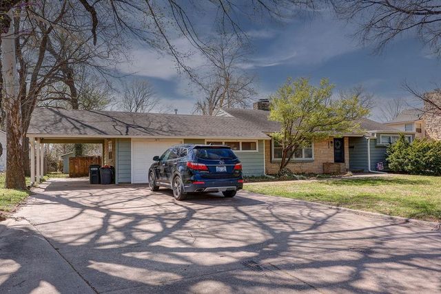 1421 E 12th Ave, Winfield, KS 67156