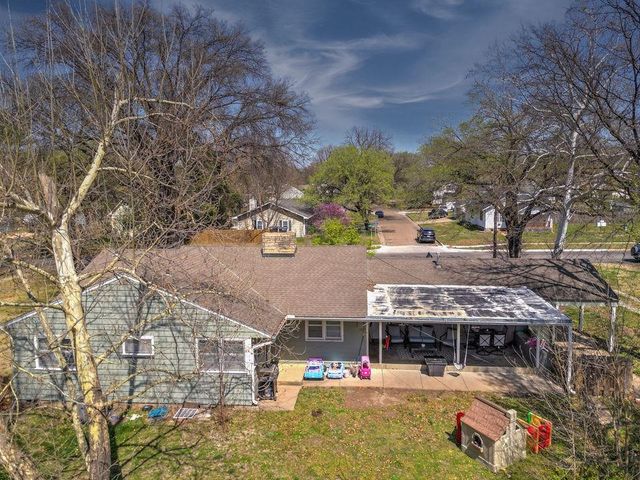 1421 E 12th Ave, Winfield, KS 67156