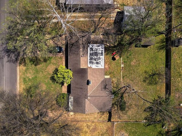 1421 E 12th Ave, Winfield, KS 67156