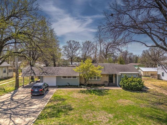 1421 E 12th Ave, Winfield, KS 67156