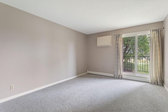 35 Nathan Lane N 210, Plymouth, MN 55441