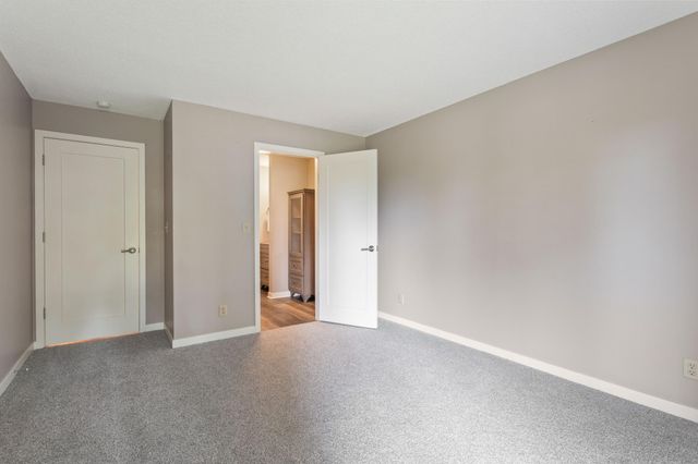 35 Nathan Lane N 210, Plymouth, MN 55441