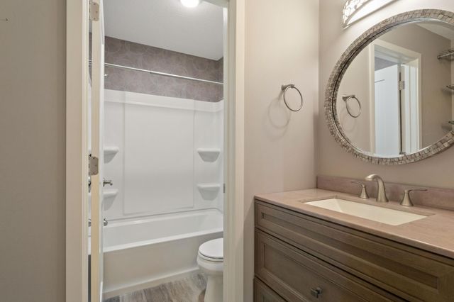 35 Nathan Lane N 210, Plymouth, MN 55441