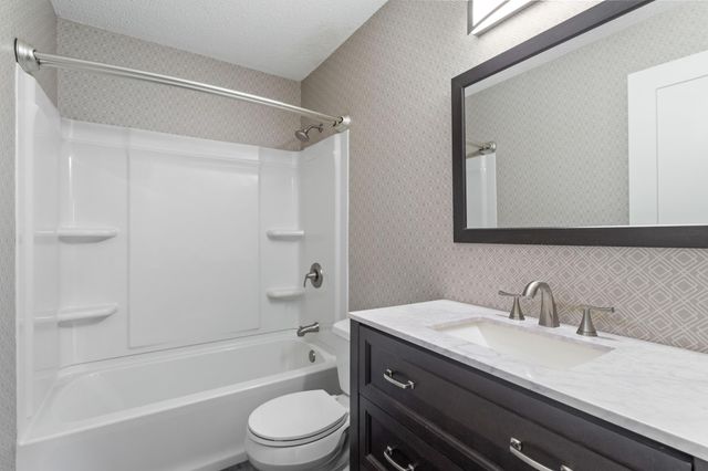 35 Nathan Lane N 210, Plymouth, MN 55441