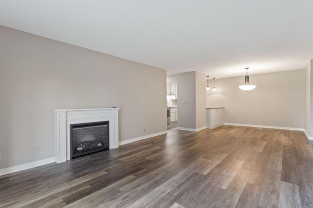 35 Nathan Lane N 210, Plymouth, MN 55441