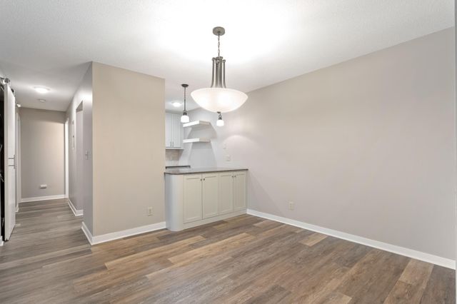 35 Nathan Lane N 210, Plymouth, MN 55441