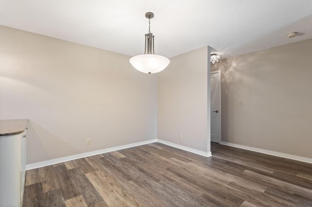 35 Nathan Lane N 210, Plymouth, MN 55441