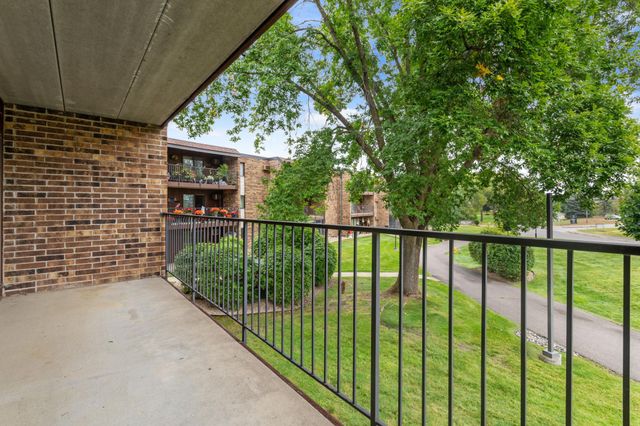 35 Nathan Lane N 210, Plymouth, MN 55441