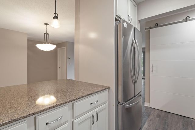 35 Nathan Lane N 210, Plymouth, MN 55441