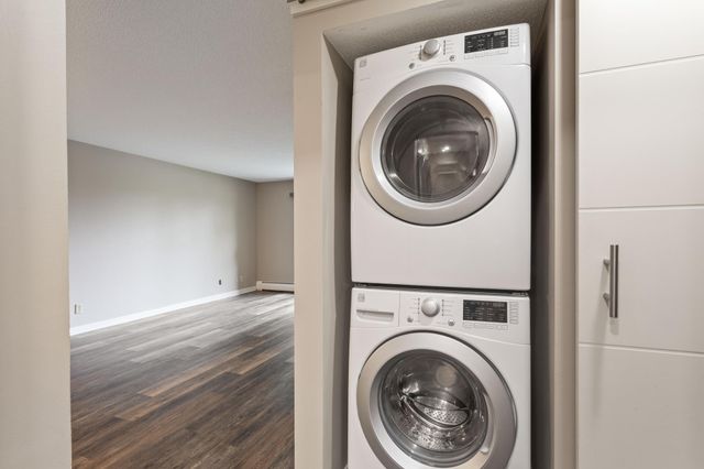 35 Nathan Lane N 210, Plymouth, MN 55441