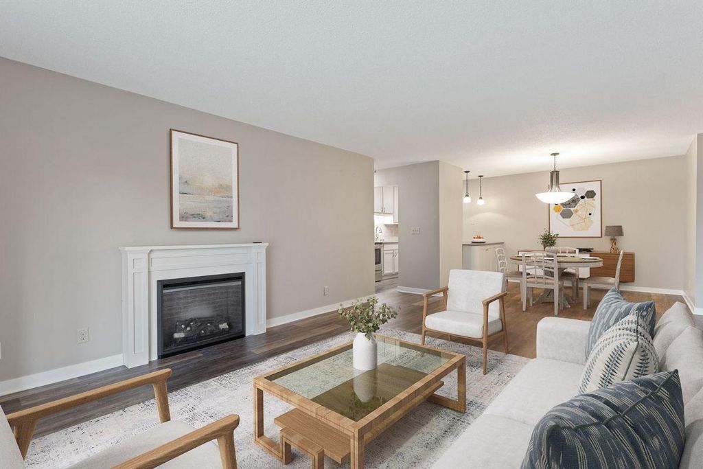 35 Nathan Lane N 210, Plymouth, MN 55441