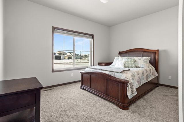 2089 67th Avenue S, Fargo, ND 58104