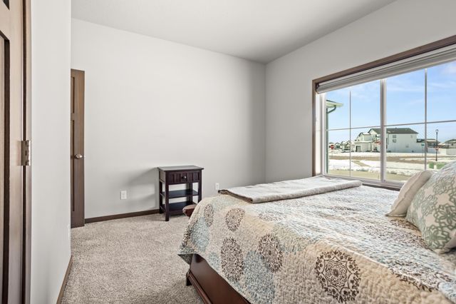 2089 67th Avenue S, Fargo, ND 58104