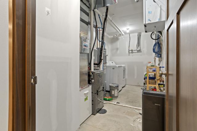 2089 67th Avenue S, Fargo, ND 58104