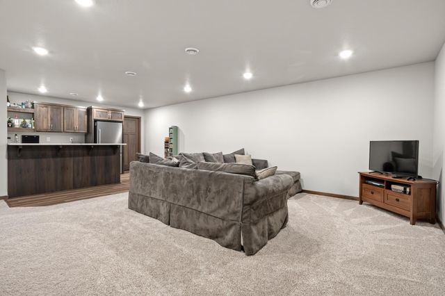 2089 67th Avenue S, Fargo, ND 58104