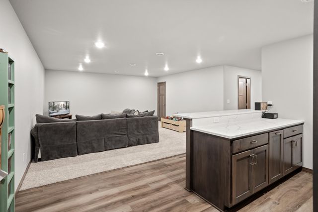 2089 67th Avenue S, Fargo, ND 58104