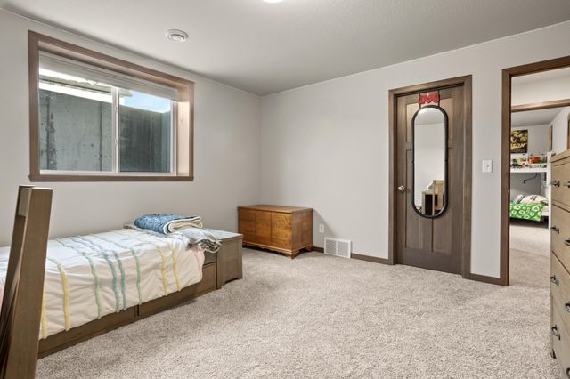 2089 67th Avenue S, Fargo, ND 58104